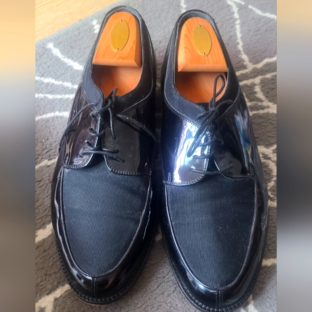 Cole Haan Black Leather Oxfords Classic Formal Design
